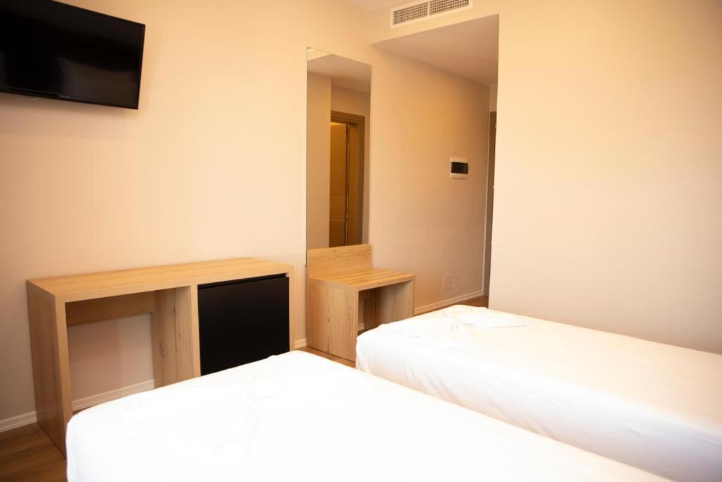 Hotel Continental ドゥラス エクステリア 写真