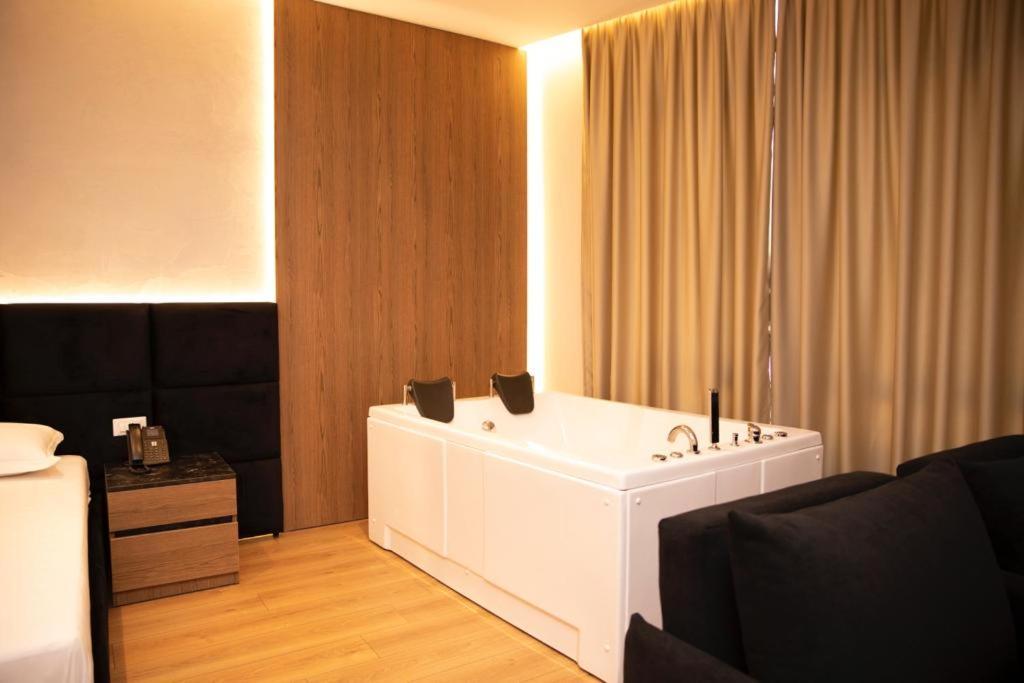 Hotel Continental ドゥラス エクステリア 写真