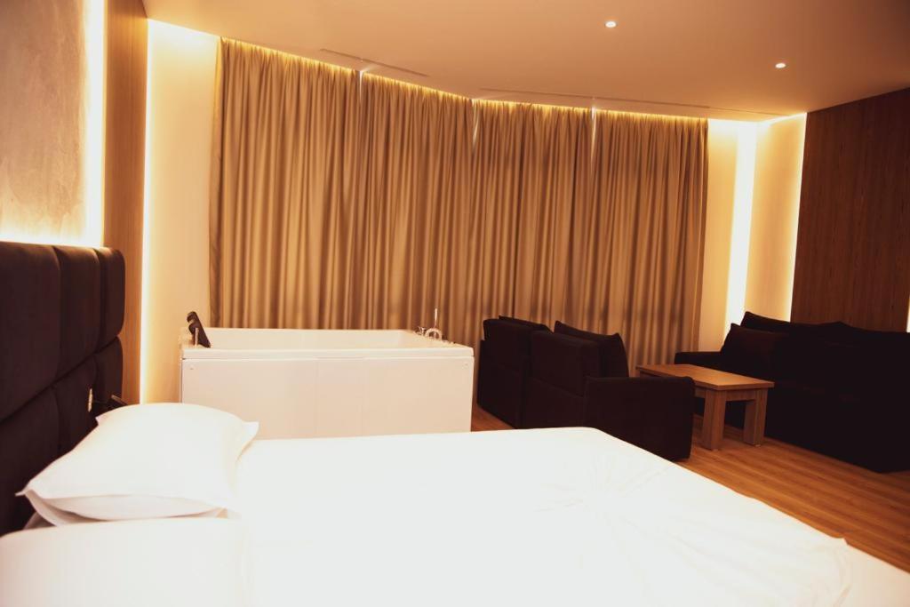Hotel Continental ドゥラス エクステリア 写真