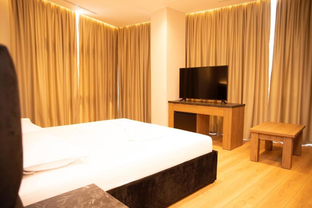 Hotel Continental ドゥラス エクステリア 写真
