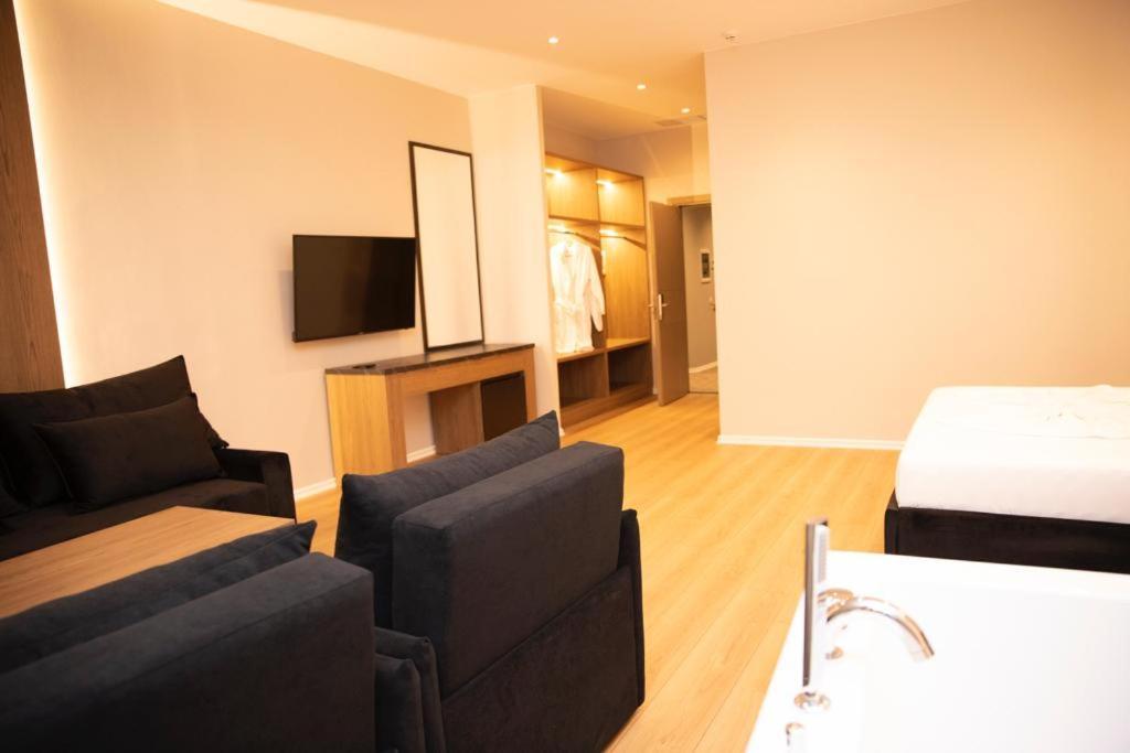 Hotel Continental ドゥラス エクステリア 写真